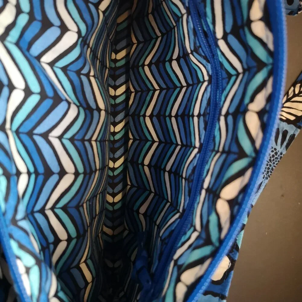 Vera Bradley Crosstown Adjustable Strap Crossbody/Shoulder Bag Blue Bayou Print - Picture 4 of 12